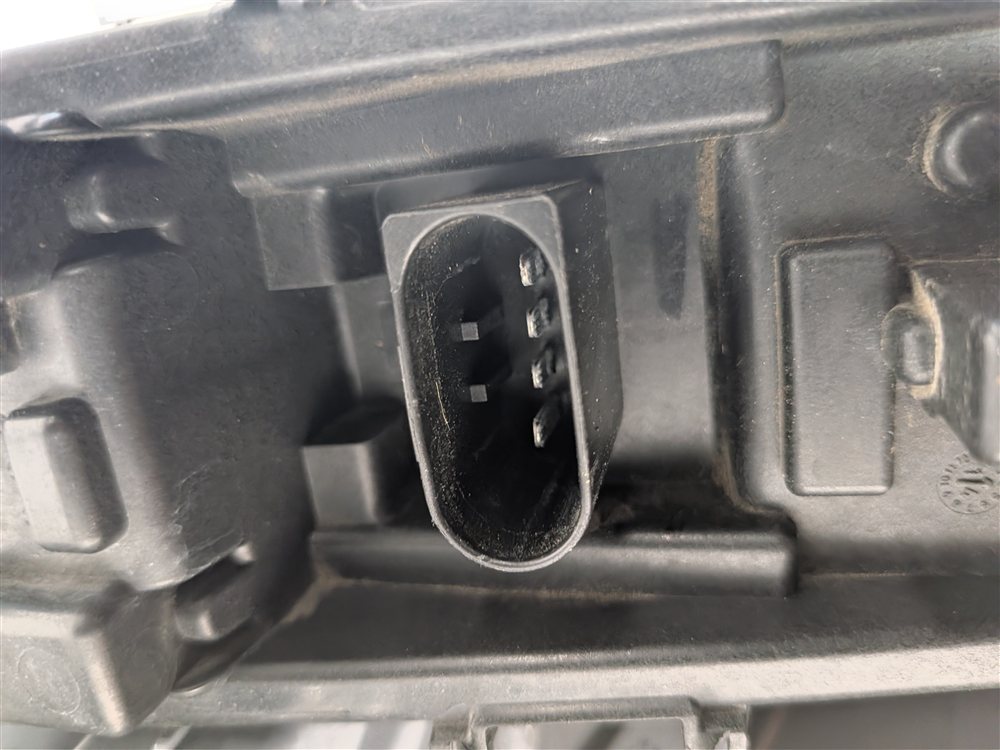 Thumbnail 8: 11-17 BMW X3 (F25) RIGHT PASSENGER OUTER INCANDESCENT TAILLIGHT LAMP (OPT 522)