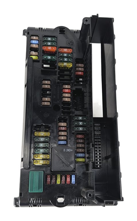Thumbnail 3: 2015-2017 BMW X3 (F25) REAR POWER DISTRIBUTION RELAY FUSE BOX