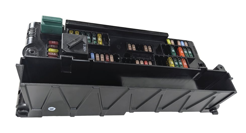 Thumbnail 4: 2015-2017 BMW X3 (F25) REAR POWER DISTRIBUTION RELAY FUSE BOX