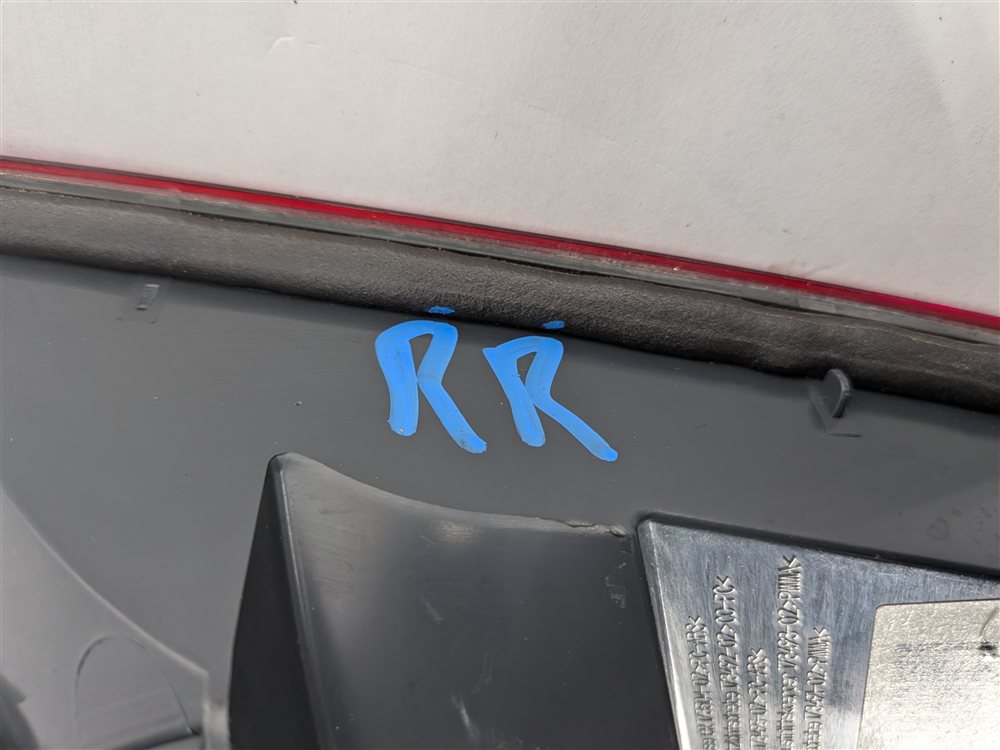 Thumbnail 13: 11-13 BMW 528i 535i 550i M5 (F10) REAR RIGHT PASSENGER INNER TRUNK TAILLIGHT