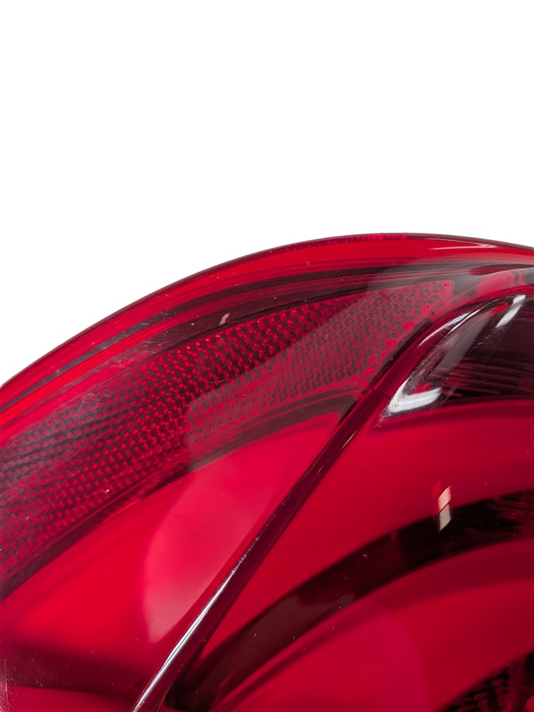 Thumbnail 11: 11-13 BMW 528i 535i 550i M5 (F10) REAR RIGHT PASSENGER OUTER TAILLIGHT LAMP