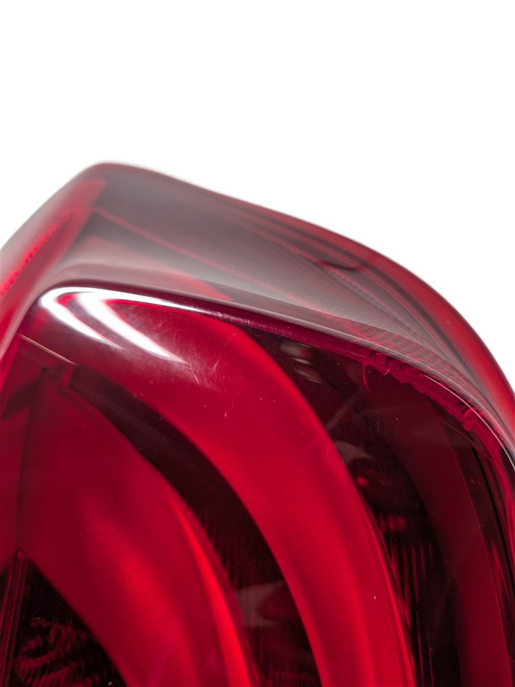 Thumbnail 9: 11-13 BMW 528i 535i 550i M5 (F10) REAR RIGHT PASSENGER OUTER TAILLIGHT LAMP