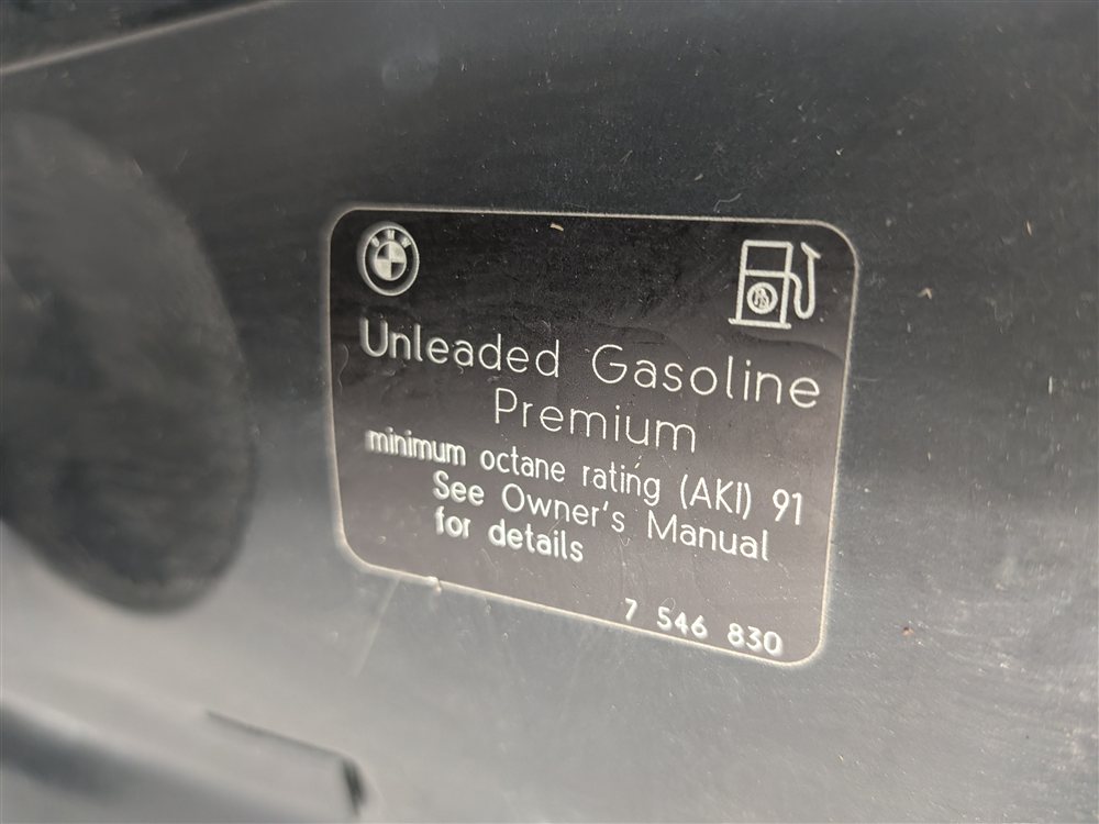 Thumbnail 7: 11-16 BMW 528i 535i 550i M5 (F10) GAS FILLER FUEL TANK DOOR w/HOUSING (Black)