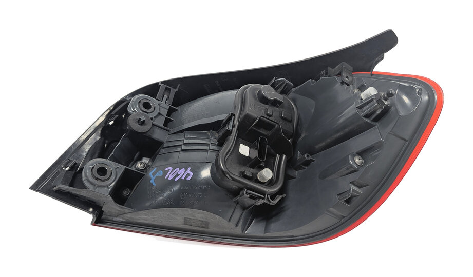 Thumbnail 8: 14-17 BMW 4-SERIES M4 (F32 F33 F36 F82) REAR LEFT OUTER TAILLIGHT BRAKE LIGHT