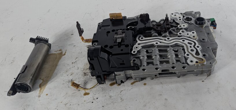 14-16 BMW 2 3 4 5 (F22 F30 F32 F10) 2.0L RWD 8HP-45 AUTO TRANSMISSION VALVE BODY