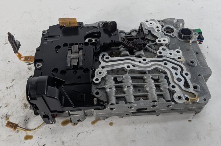 Thumbnail 5: 14-16 BMW 2 3 4 5 (F22 F30 F32 F10) 2.0L RWD 8HP-45 AUTO TRANSMISSION VALVE BODY