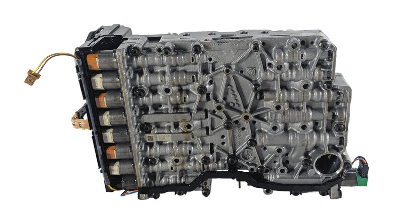 Thumbnail 6: 14-16 BMW 2 3 4 5 (F22 F30 F32 F10) 2.0L RWD 8HP-45 AUTO TRANSMISSION VALVE BODY
