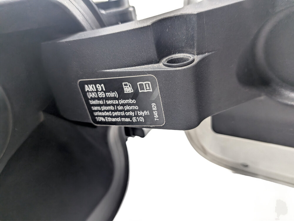 Thumbnail 5: 14-20 BMW 428i 430i 435i 440i (F32) CONVERTIBLE FUEL GAS TANK DOOR COVER (White)