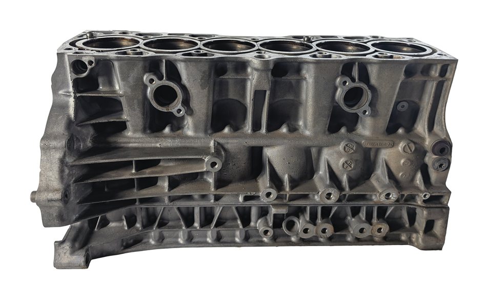 Thumbnail 2: 2008-2012 LAND ROVER LR2 (L359) 3.2L (B6324S) I6 ENGINE MOTOR CYLINDER BLOCK