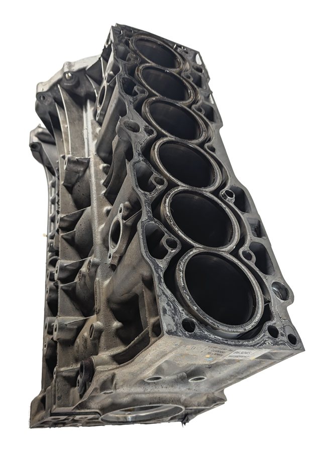 Thumbnail 4: 2008-2012 LAND ROVER LR2 (L359) 3.2L (B6324S) I6 ENGINE MOTOR CYLINDER BLOCK