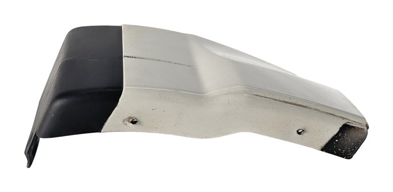 Thumbnail 2: 2008 LAND ROVER LR2 L359 FRONT RIGHT PASSENGER FENDER LOWER MOLDING TRIM (White)
