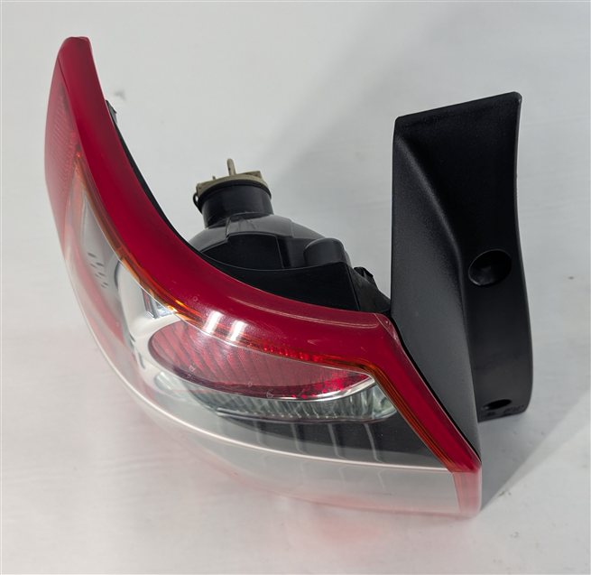 Thumbnail 4: 2008-2010 LAND ROVER LR2 (L359) REAR LEFT QUARTER PANEL MOUNTED TAIL LIGHT LAMP
