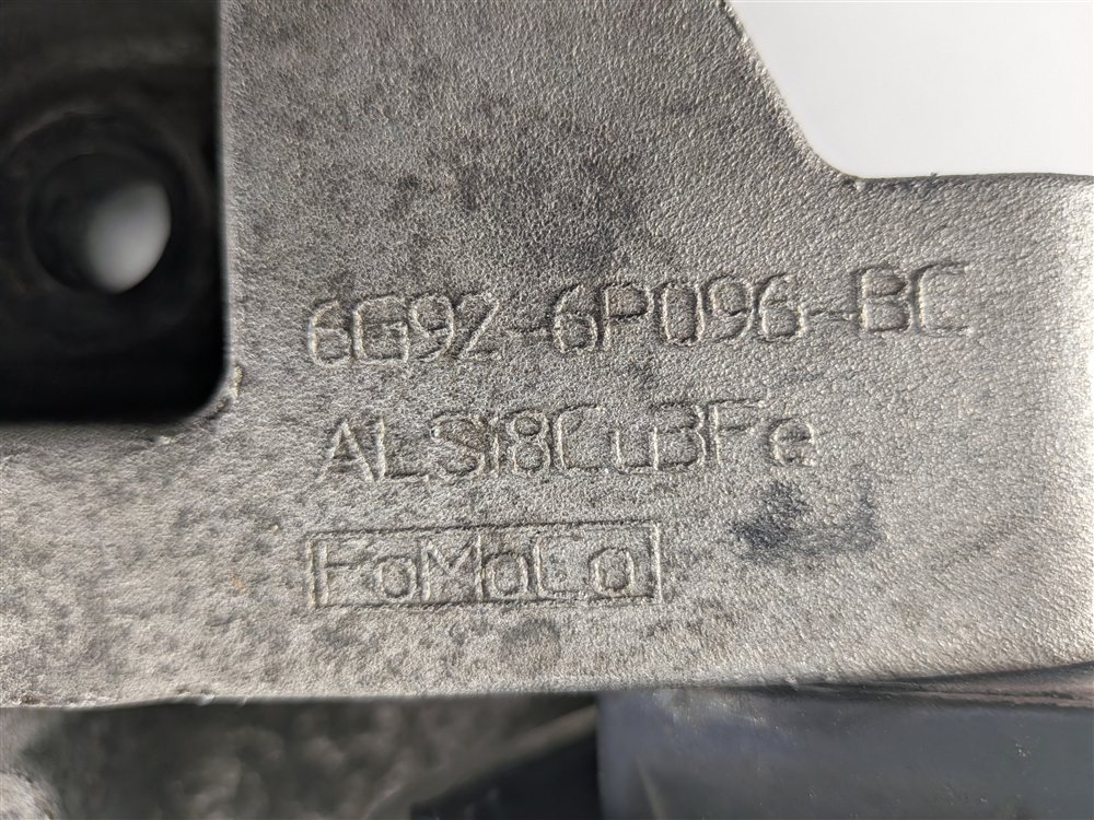 Thumbnail 8: 2008 LAND ROVER LR2 L359 3.2L B6324S ENGINE RIGHT UPPER MOTOR MOUNT w/ BRACKET
