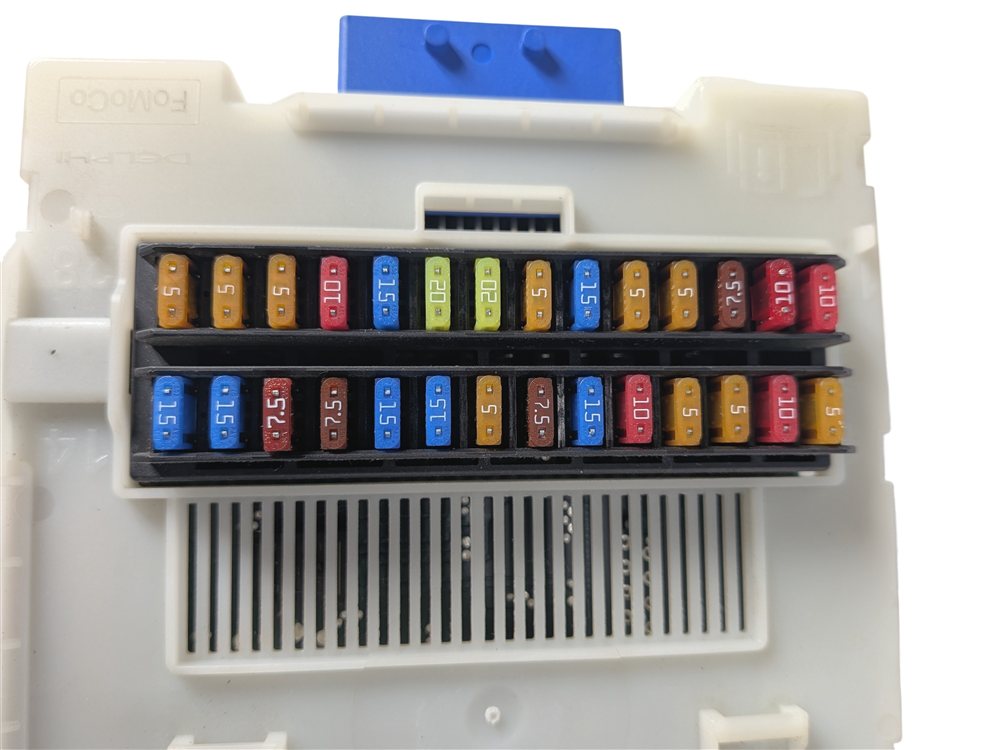 Thumbnail 5: 2008 LAND ROVER LR2 (L359) 3.2L INTERIOR CABIN FUSE BOX RELAY JUNCTION MODULE