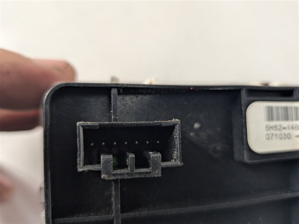 Thumbnail 9: 2008 LAND ROVER LR2 (L359) HILL DESCENT TERRAIN TRACTION CONTROL SWITCH PANEL