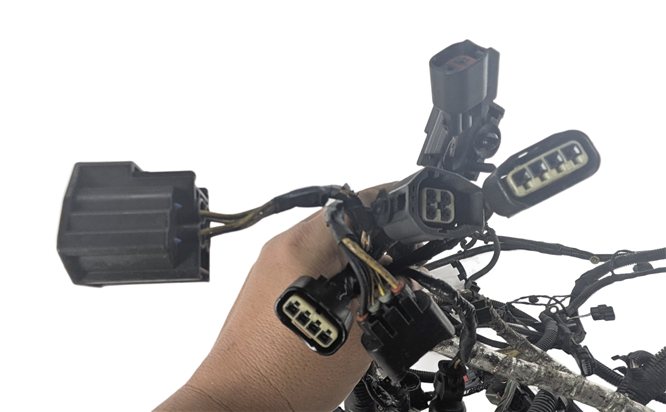 Thumbnail 8: 2008 LAND ROVER LR2 L359 3.2L B6324S ENGINE WIRE HARNESS w/ BATT CABLE FUSE BOX