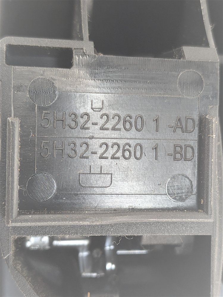 Thumbnail 8: 2008-2015 LAND ROVER LR2 (L359) FRONT LEFT DRIVER INSIDE DOOR HANDLE (SILVER)