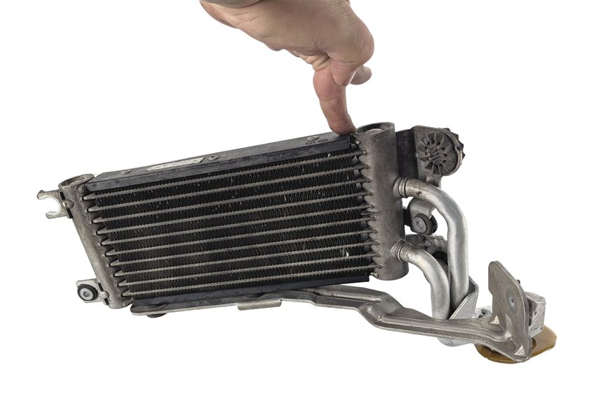 Thumbnail 7: 2008-2013 BMW M3 (E90 E92 E93) 4.0L V8 (S65) ENGINE OIL COOLER RADIATOR w/ LINES