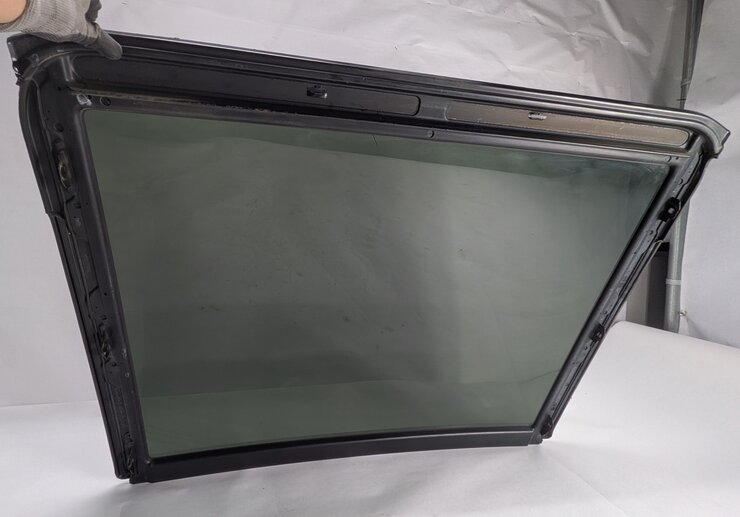 Thumbnail 3: 2011-2018 PORSCHE CAYENNE (958) PANORAMIC SUNROOF GLASS WINDOW (FRONT)