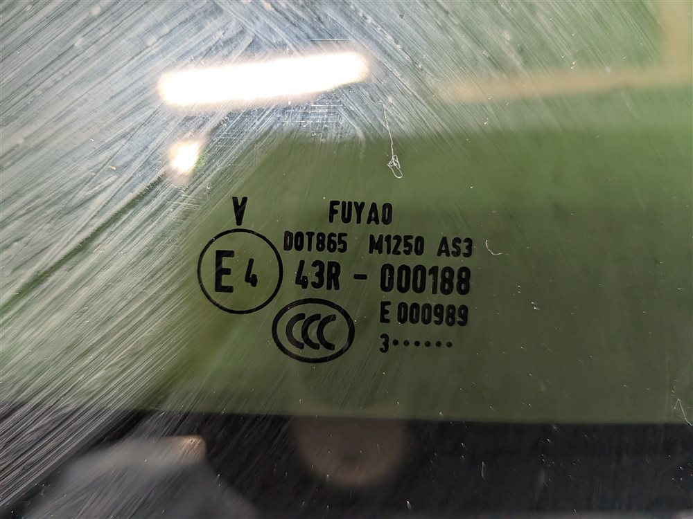 Thumbnail 4: 2011-2018 PORSCHE CAYENNE (958) PANORAMIC SUNROOF GLASS WINDOW (FRONT)