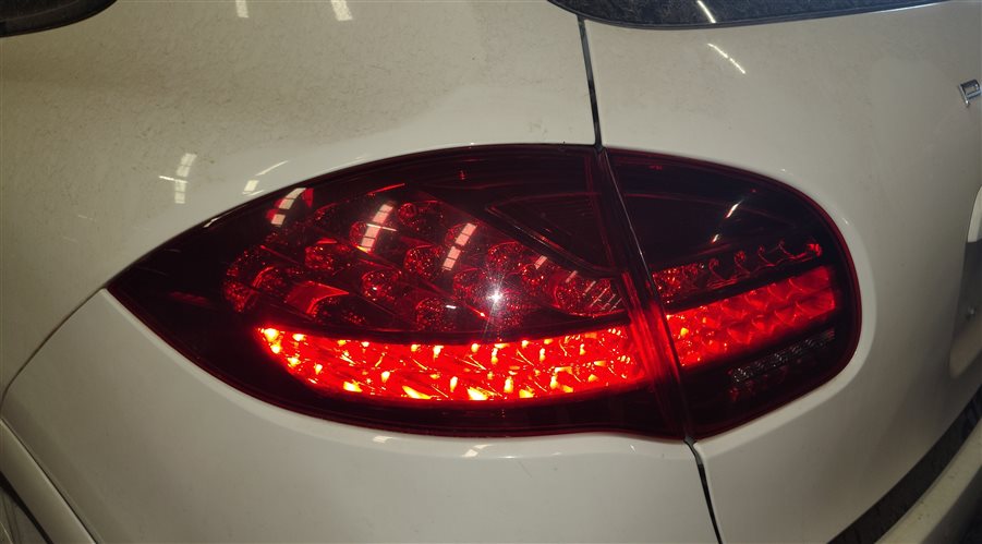 Thumbnail 2: 2011-2014 PORSCHE CAYENNE (958) LEFT DRIVER OUTER TAILLIGHT BRAKE LIGHT LAMP