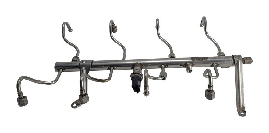 14 PORSCHE CAYENNE 958 4.8L NON-TURBO M48.02 ENGINE FUEL RAIL w/ PRESSURE SENSOR