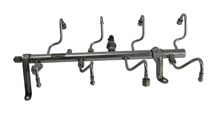 Thumbnail 4: 14 PORSCHE CAYENNE 958 4.8L NON-TURBO M48.02 ENGINE FUEL RAIL w/ PRESSURE SENSOR