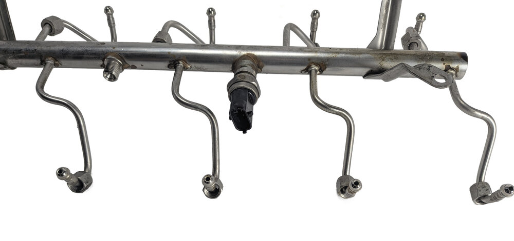 Thumbnail 7: 14 PORSCHE CAYENNE 958 4.8L NON-TURBO M48.02 ENGINE FUEL RAIL w/ PRESSURE SENSOR