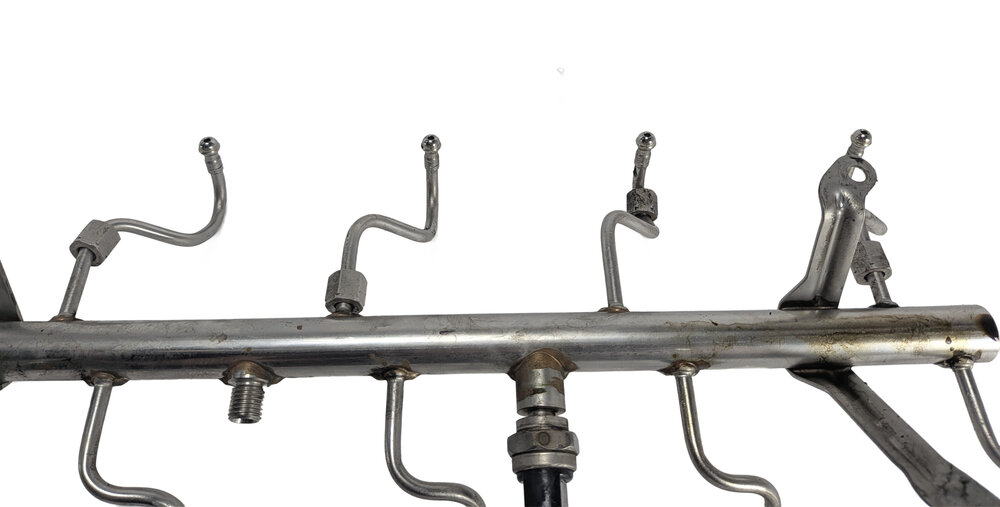 Thumbnail 8: 14 PORSCHE CAYENNE 958 4.8L NON-TURBO M48.02 ENGINE FUEL RAIL w/ PRESSURE SENSOR
