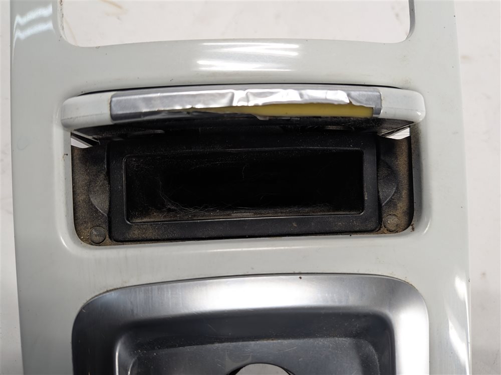 Thumbnail 8: 2014 PORSCHE CAYENNE 958 CENTER CONSOLE AT SHIFT TRIM PANEL ASHTRAY (Pure White)