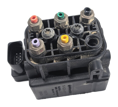 2014 PORSCHE CAYENNE 958 AIR SUSPENSION LEVELING VALVE BLOCK SOLENOID MANIFOLD