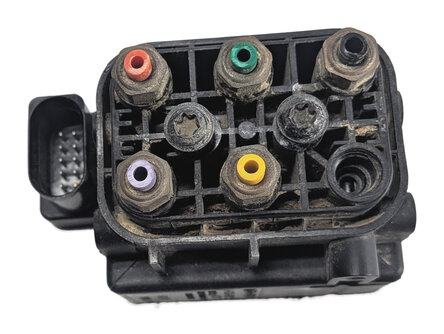 Thumbnail 2: 2014 PORSCHE CAYENNE 958 AIR SUSPENSION LEVELING VALVE BLOCK SOLENOID MANIFOLD