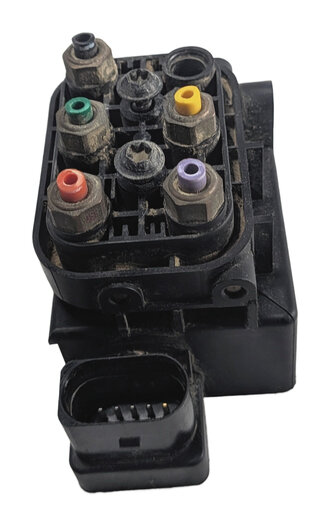 Thumbnail 3: 2014 PORSCHE CAYENNE 958 AIR SUSPENSION LEVELING VALVE BLOCK SOLENOID MANIFOLD