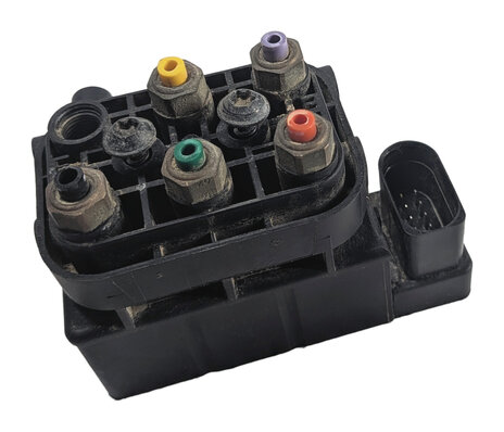 Thumbnail 4: 2014 PORSCHE CAYENNE 958 AIR SUSPENSION LEVELING VALVE BLOCK SOLENOID MANIFOLD
