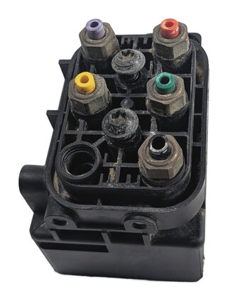 Thumbnail 5: 2014 PORSCHE CAYENNE 958 AIR SUSPENSION LEVELING VALVE BLOCK SOLENOID MANIFOLD