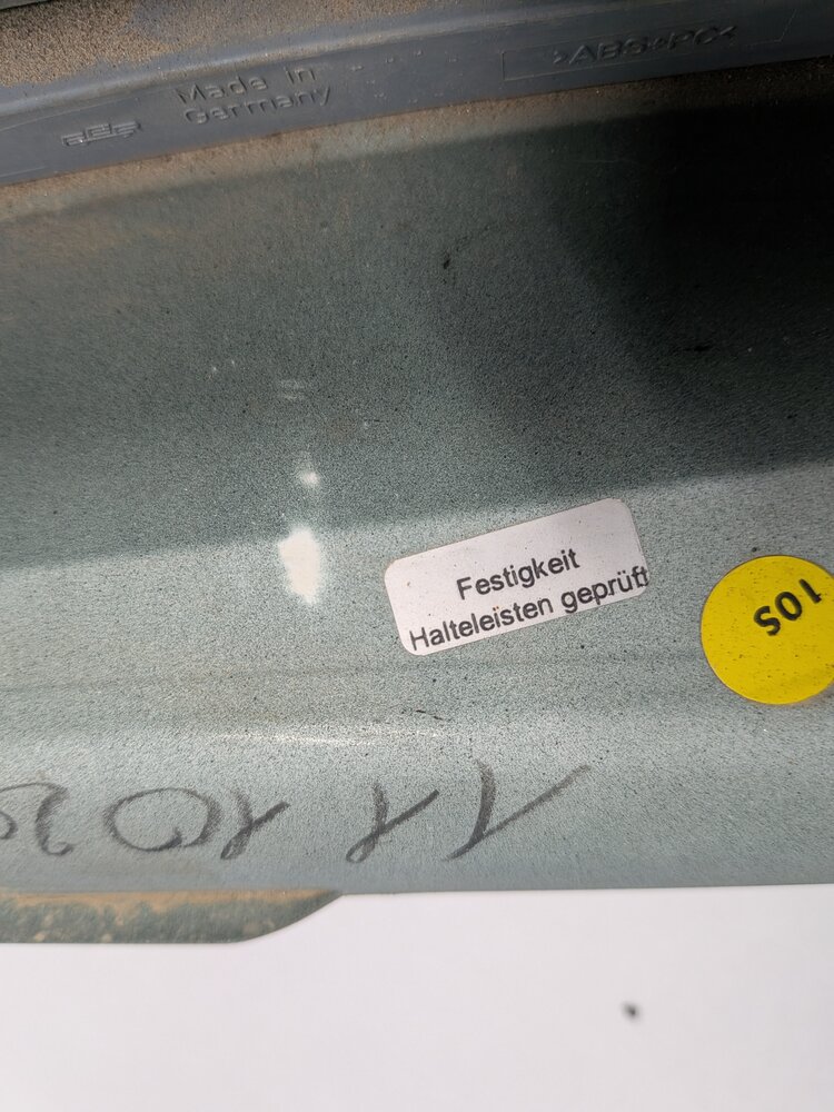 Thumbnail 5: 2011-2014 PORSCHE CAYENNE (958) REAR SPOILER WING TRIM BEZEL w/ 3rd BRAKE LIGHT