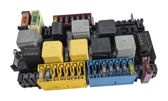 2013-2016 MERCEDES GL350 GL450 GL550 GL63 X166 FRONT POWER DISTRIBUTION FUSE BOX
