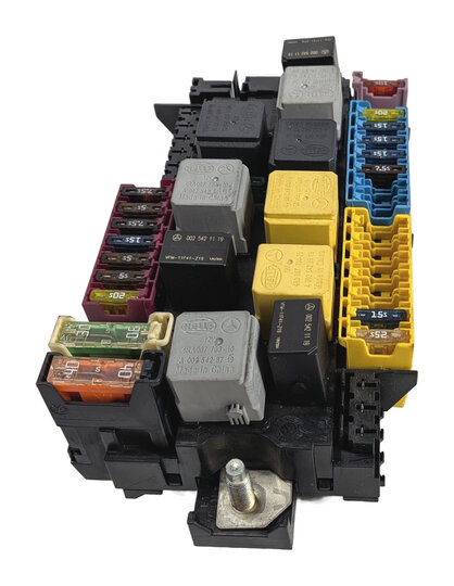 Thumbnail 3: 2013-2016 MERCEDES GL350 GL450 GL550 GL63 X166 FRONT POWER DISTRIBUTION FUSE BOX