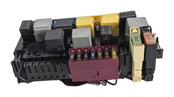 Thumbnail 4: 2013-2016 MERCEDES GL350 GL450 GL550 GL63 X166 FRONT POWER DISTRIBUTION FUSE BOX