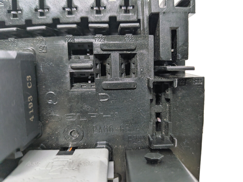 Thumbnail 9: 2013-2016 MERCEDES GL350 GL450 GL550 GL63 X166 FRONT POWER DISTRIBUTION FUSE BOX