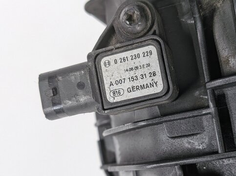 Thumbnail 9: 11-20 MERCEDES E GL ML S W212 W166 W221 X166 4.6L INTAKE MANIFOLD w/ INTERCOOLER