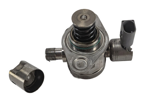11-20 MERCEDES E S SL GL (W205 W166 W212 X166 X253) V8 LEFT MECHANICAL FUEL PUMP