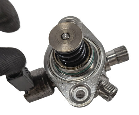 Thumbnail 5: 11-20 MERCEDES E S SL GL (W205 W166 W212 X166 X253) V8 LEFT MECHANICAL FUEL PUMP