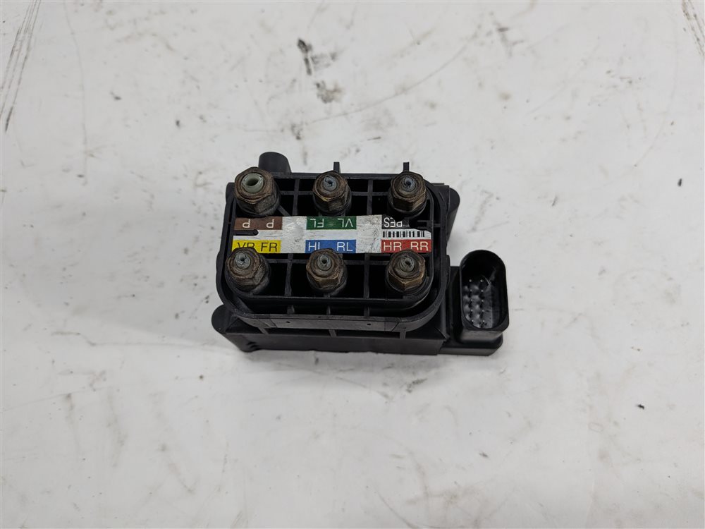 Thumbnail 2: 2015 MERCEDES GL550 (X166) AIRMATIC AIR SUSPENSION VALVE BLOCK SOLENOID MANIFOLD