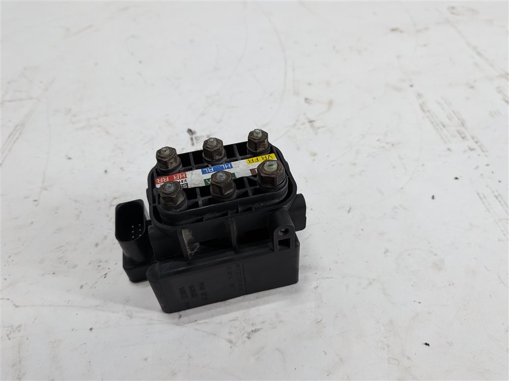 Thumbnail 4: 2015 MERCEDES GL550 (X166) AIRMATIC AIR SUSPENSION VALVE BLOCK SOLENOID MANIFOLD