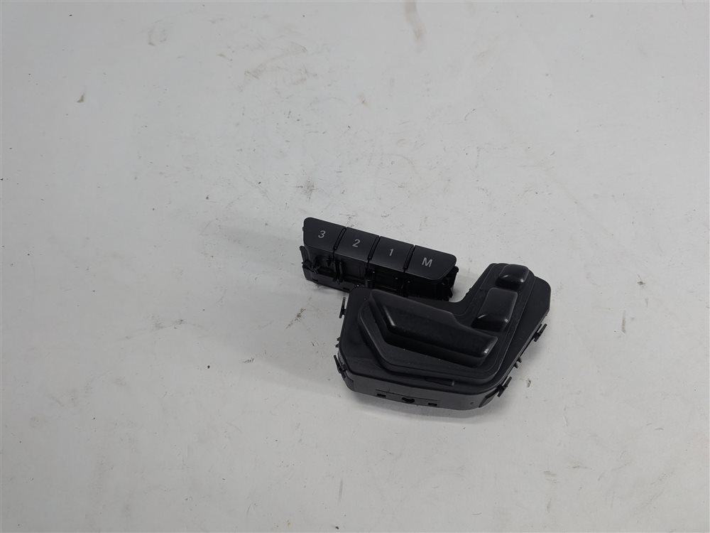 Thumbnail 2: 2015 MERCEDES GL550 X166 FRONT RIGHT PASSENGER POWER SEAT ADJUST SWITCH MEMORY