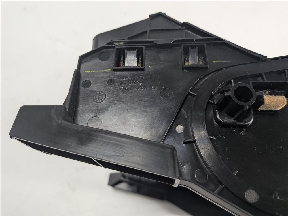 Thumbnail 7: 2015 MERCEDES GL550 (X166) CENTER CONSOLE CUP HOLDER w/ TRIM COVER (Ash Brown)
