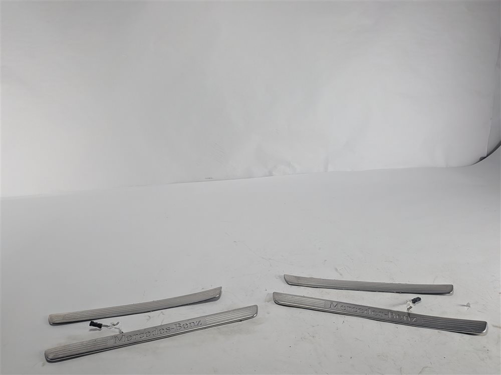 Thumbnail 2: 2015 MERCEDES GL550 (X166) ILLUMINATED FRONT REAR DOOR SILL SCUFF PLATE SET/4