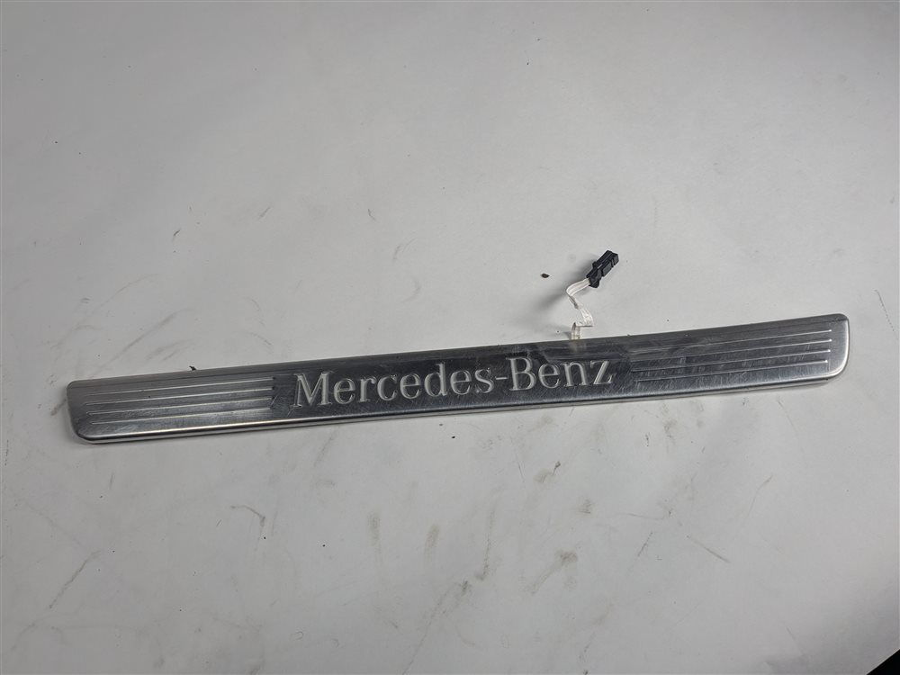Thumbnail 3: 2015 MERCEDES GL550 (X166) ILLUMINATED FRONT REAR DOOR SILL SCUFF PLATE SET/4