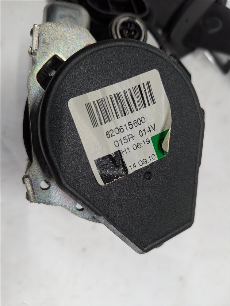 Thumbnail 5: 2015 MERCEDES GL550 (X166) REAR RIGHT 3RD ROW SEAT SEATBELT RETRACTOR (Black)